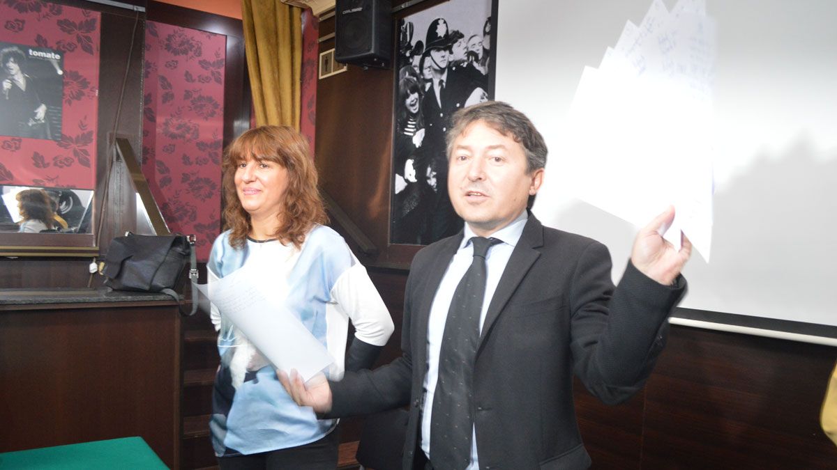 Samuel Folgueral compareció este martes en rueda de prensa junto a la edil Cristina López Voces. | L.N.C.