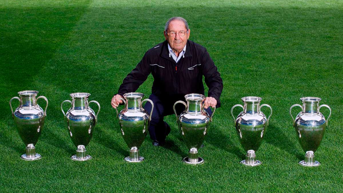 Paco Gento con sus 6 Copas de Europa. | REAL MADRID