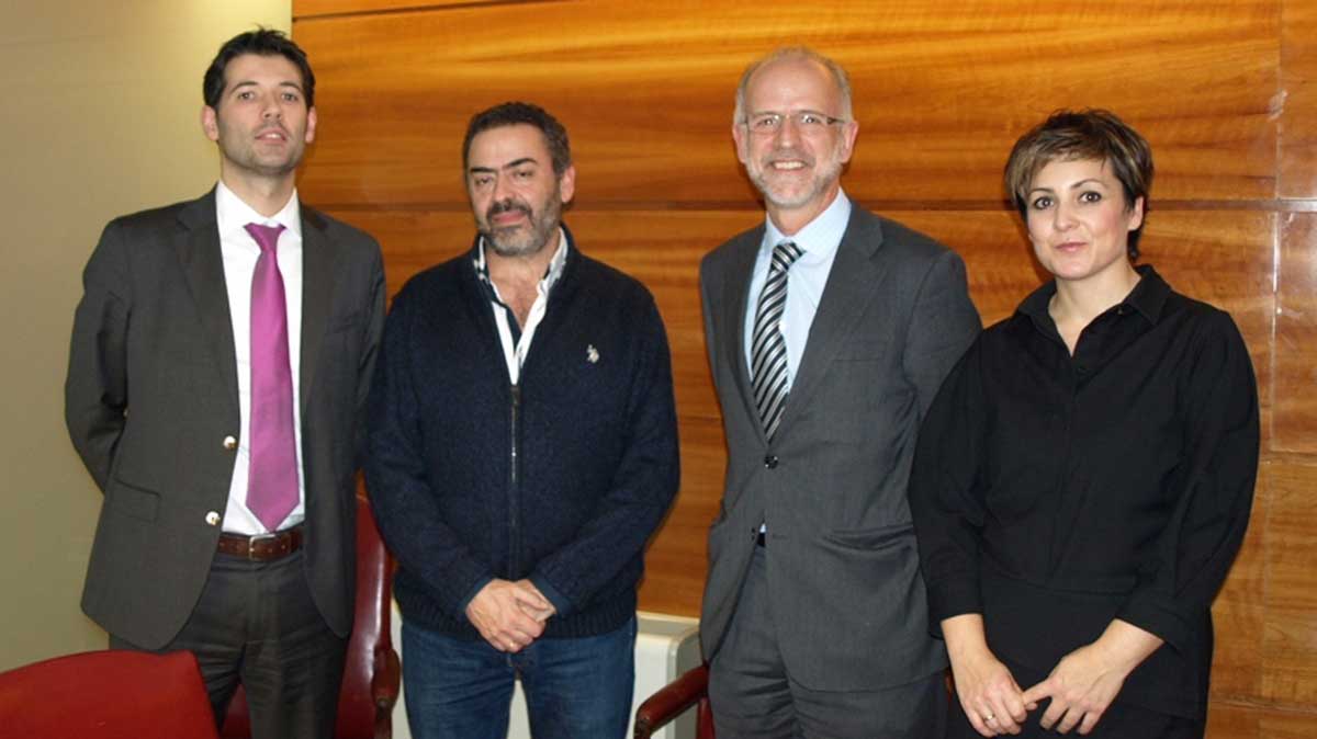 Firmantes del convenio entre Ceiss y la Asociación de Estanqueros de León.