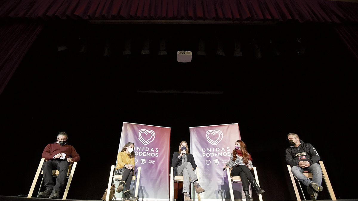 El coloquio en el que ha participado el candidato se ha celebrado en el Teatro San Francisco. | SAÚL ARÉN