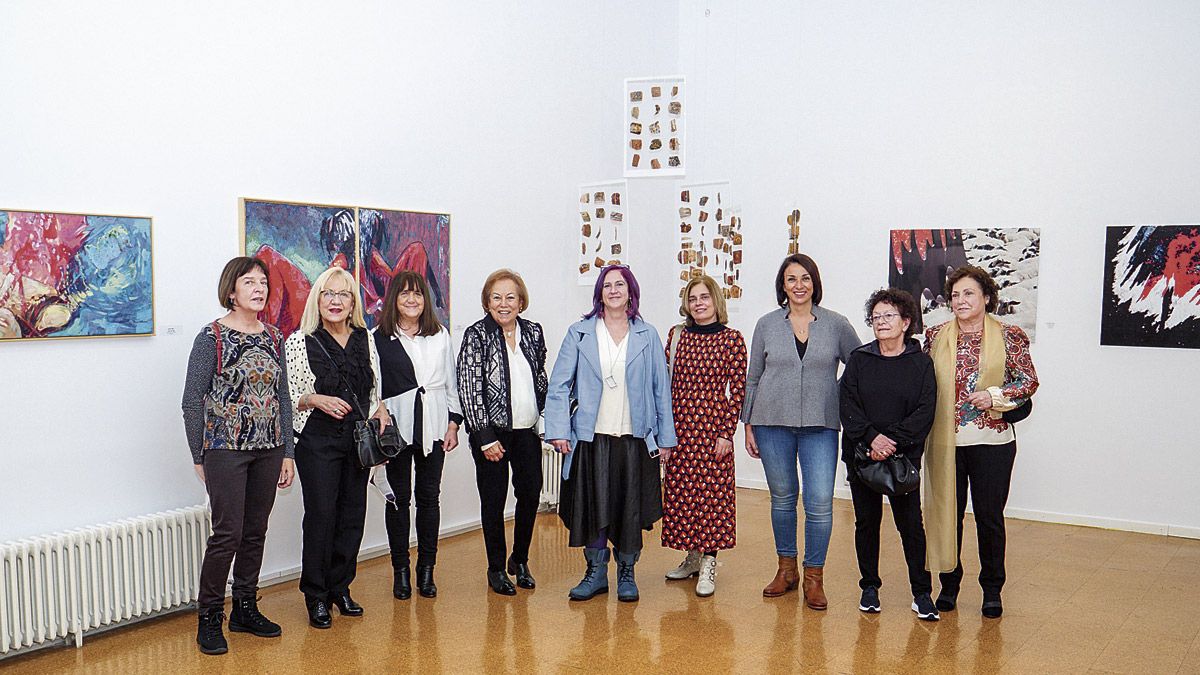 Las nueve mujeres artistas que conforman el colectivo Nosotras regresan al Ateneo Cultural El Albéitar con ‘Nada y más’. | VICENTE GARCÍA