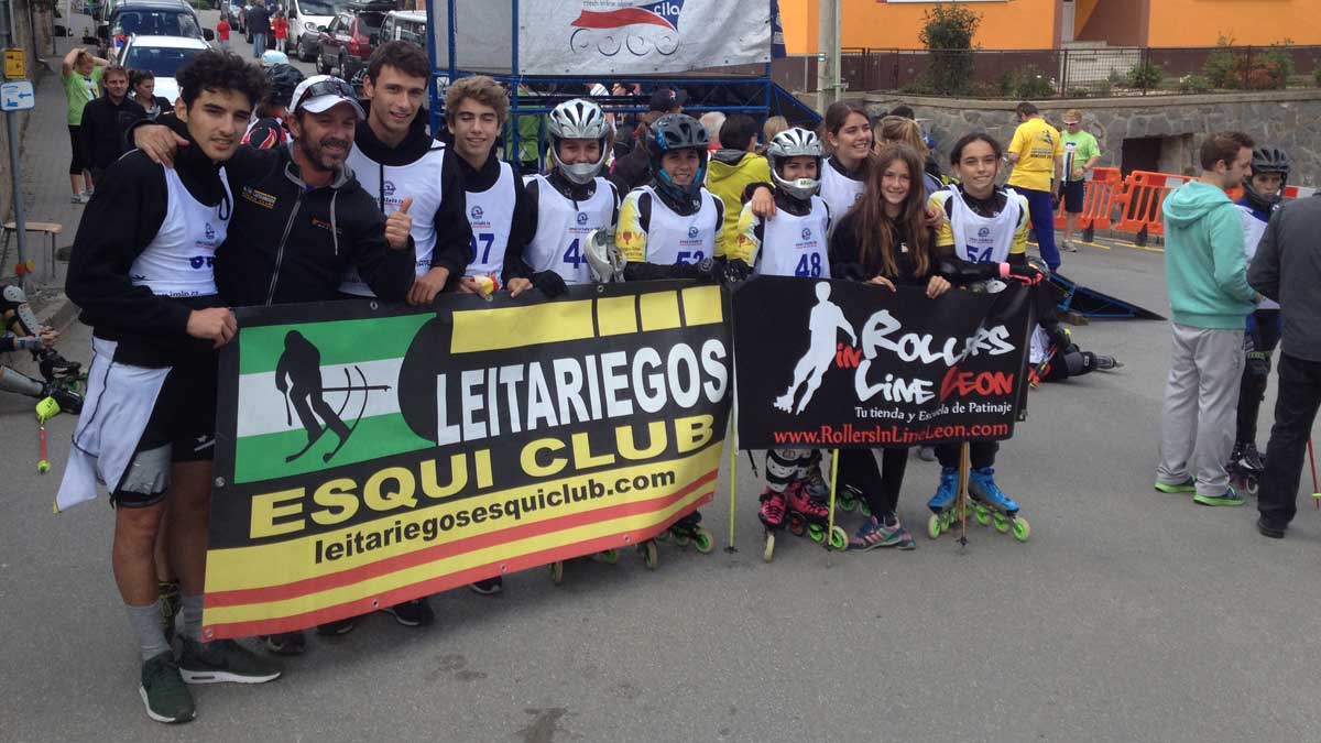 Imagen de los esquiadores leoneses, junto a su entrenador, que estuvieron participando en la final de la Copa del Mundo. | L.N.C.