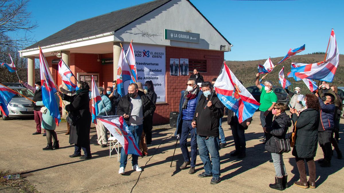 Parte del público que asistió al acto de Coalición por el Bierzo. | L.N.C.