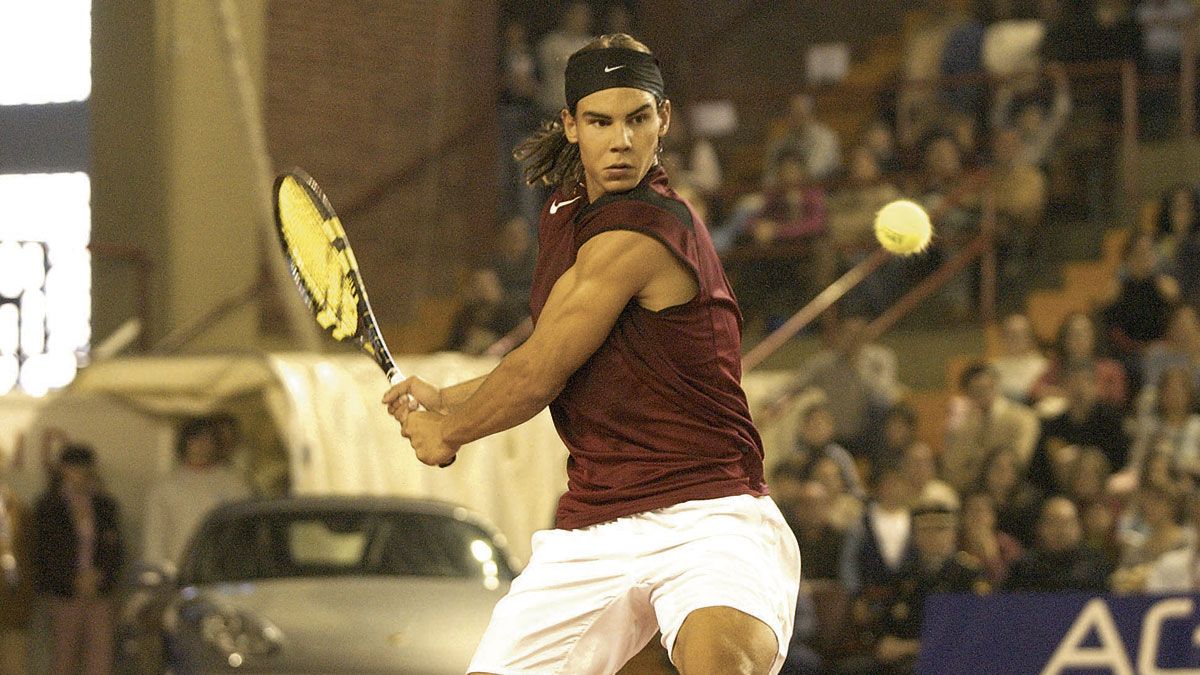 Nadal realiza un lanzamiento. | MAURICIO PEÑA Nadal realiza un lanzamiento. | MAURICIO PEÑA