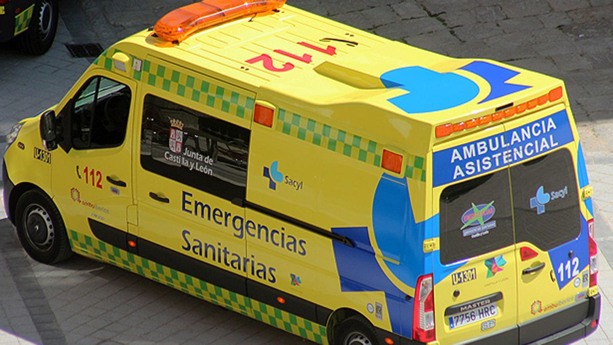 Imagen de archivo de una ambulancia de Sacyl. | L.N.C.
