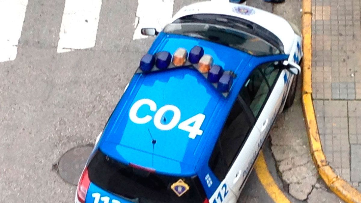 Los agentes policiales localizaron al suicida ya en parada.