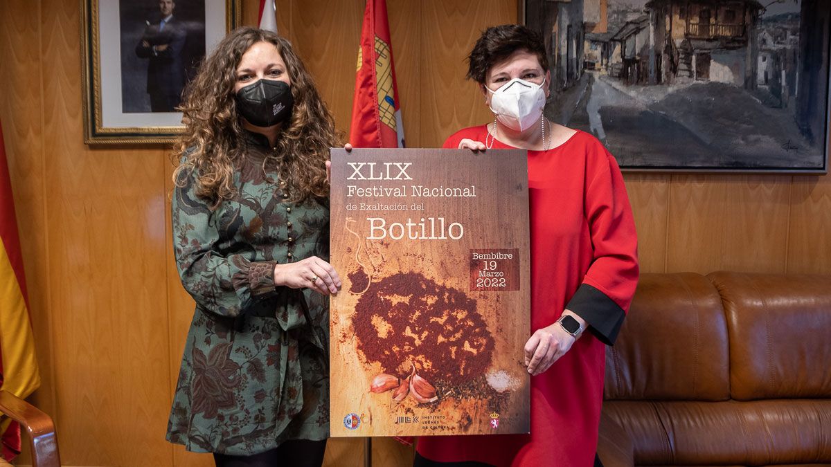 Cao y Martín presentando el trabajo ganador.