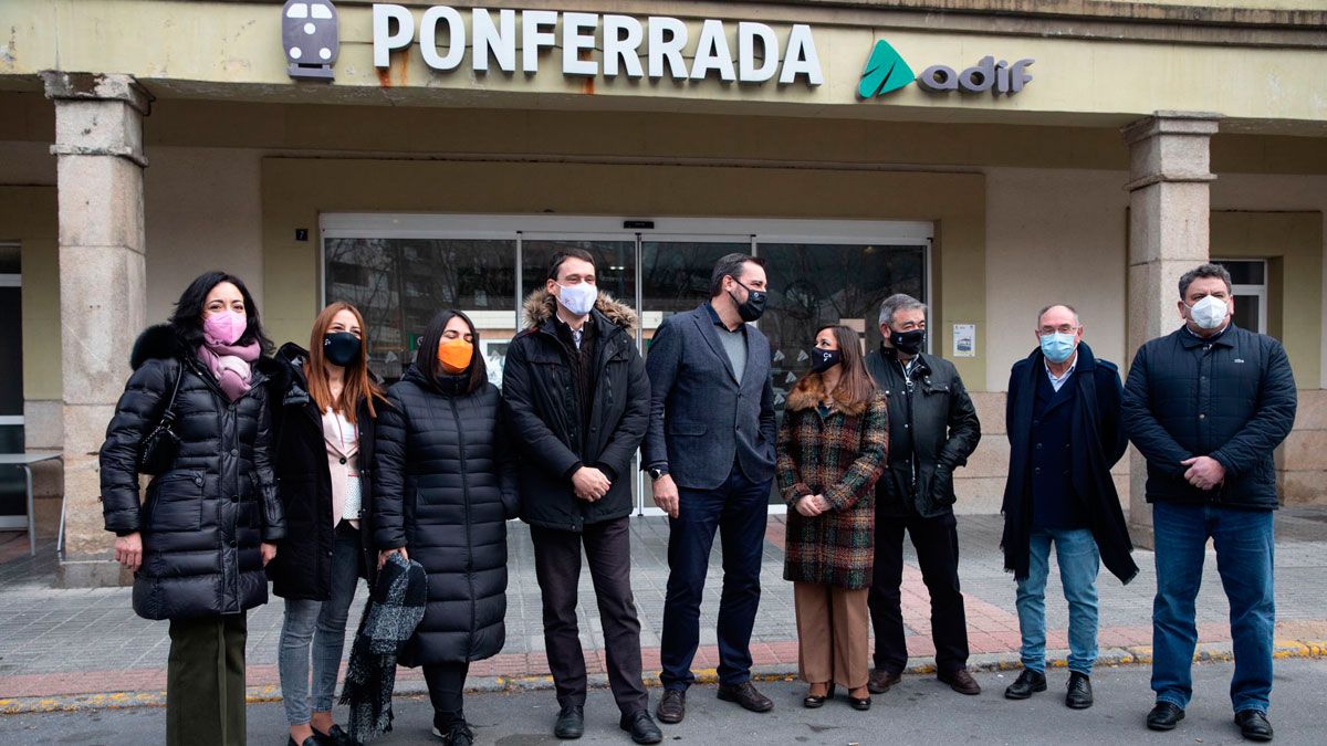 Visita de Ciudadanos a la estación de trenes de Ponferrada.