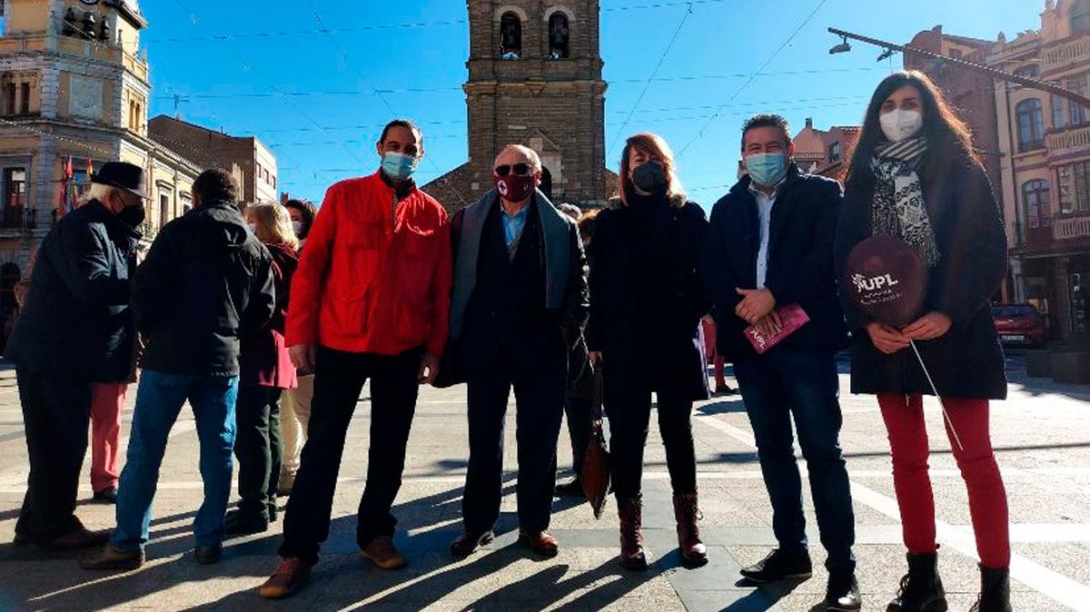 El candidato de UPL a las Cortes de Castilla y León ha visitado La Bañeza este sábado. | ICAL