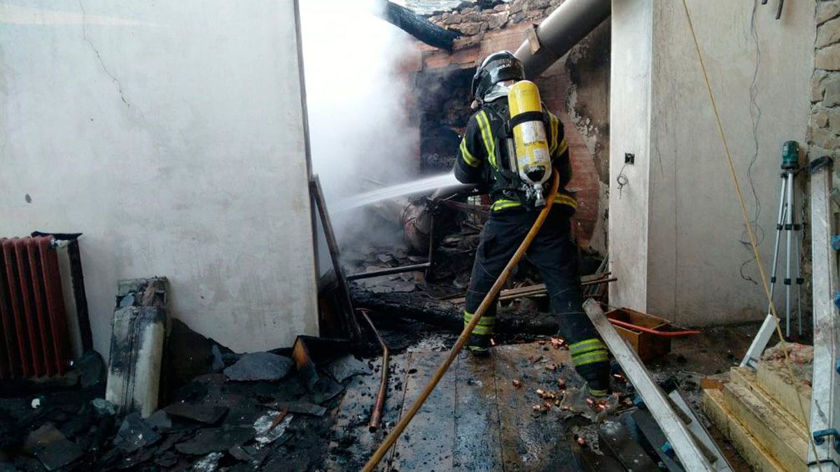 incendio-tombrio-522022.jpg incendio-tombrio-522022.jpg