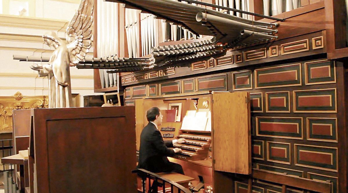Juan Paradell Solé, que el día 26 de febrero ofrecerá un concierto en la Catedral de León, en una de sus actuaciones. | L.N.C. Juan Paradell Solé, que el día 26 de febrero ofrecerá un concierto en la Catedral de León, en una de sus actuaciones. | L.N.C.