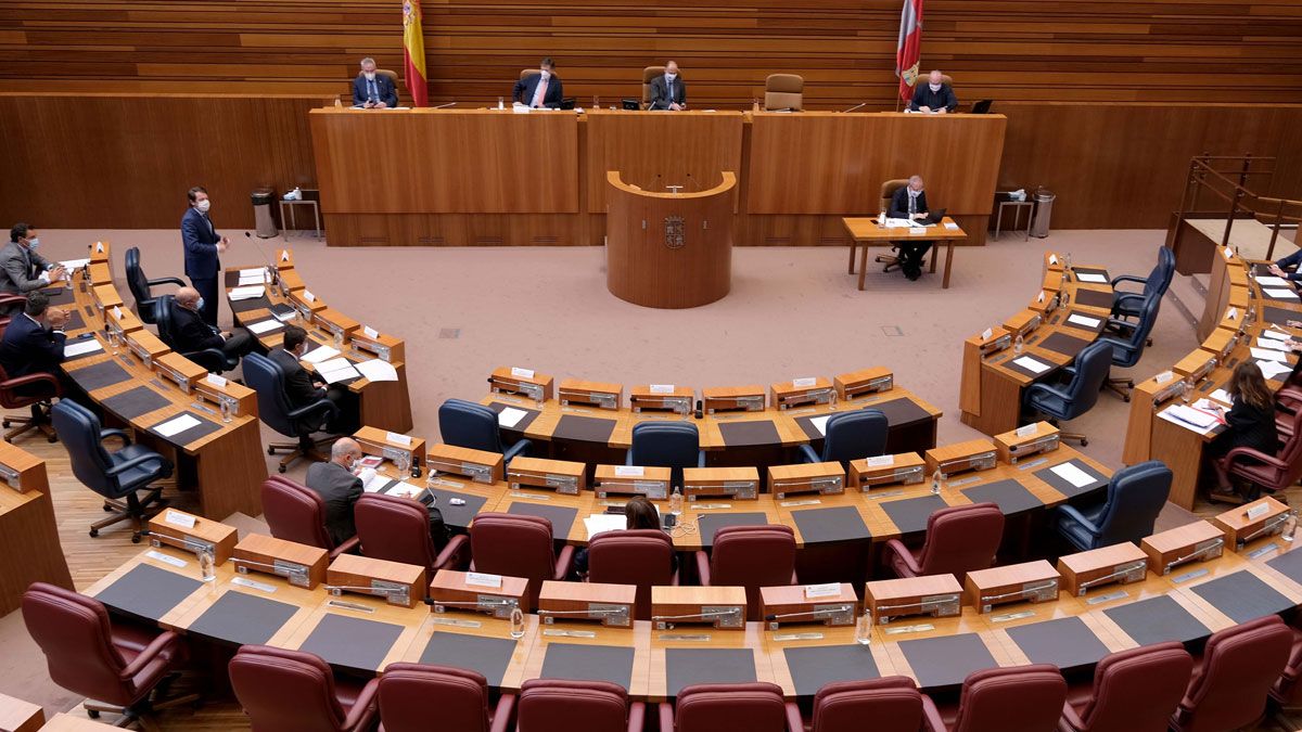 Vista general del hemiciclo de las Cortes de Castilla y León, cuyos procuradores se eligen en las urnas este domingo. | ICAL