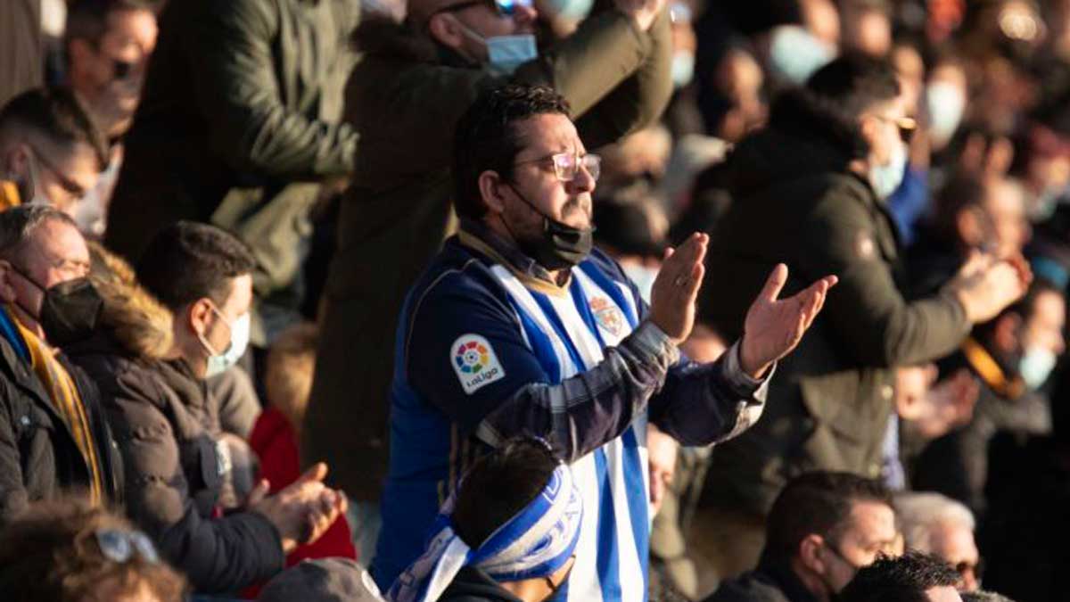 Aficionados de la Deportiva, en una imagen de archivo. | LA LIGA