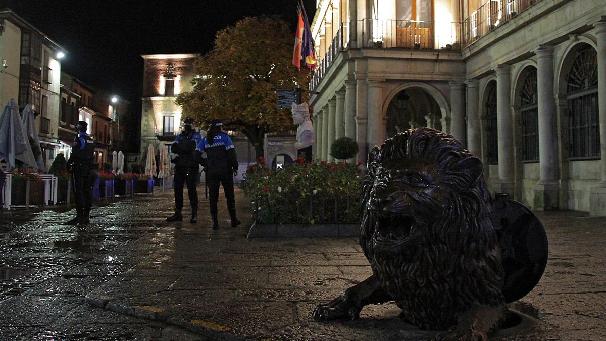 policia-local-leon-botellon-13022022.jpg