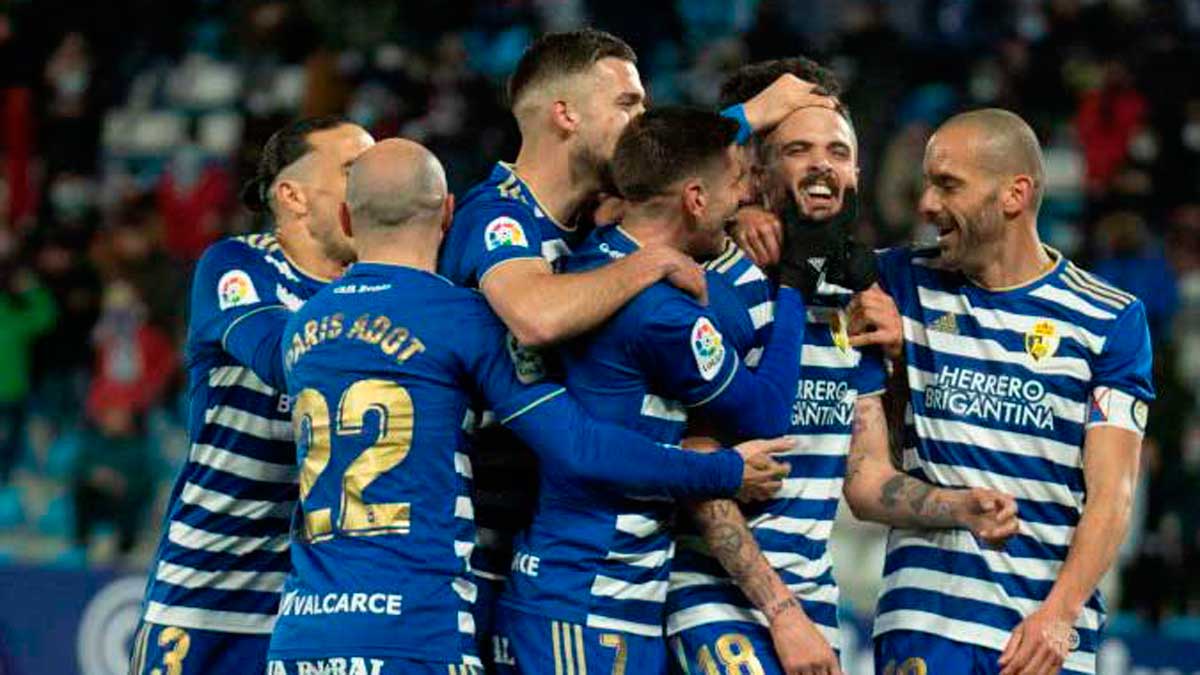 Los jugadores de la Deportiva celebran el gol de Erik Morán. | LA LIGA