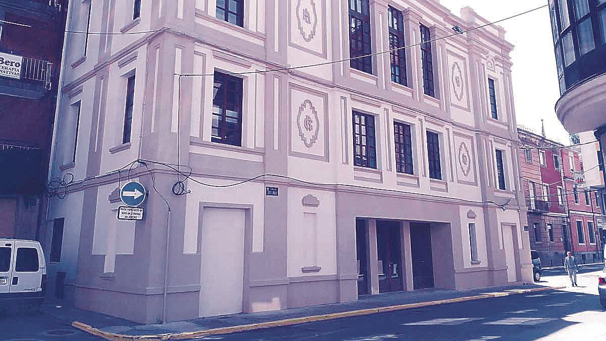 Imagen de la fachada del Teatro Gullón de Astorga. | P.F.
