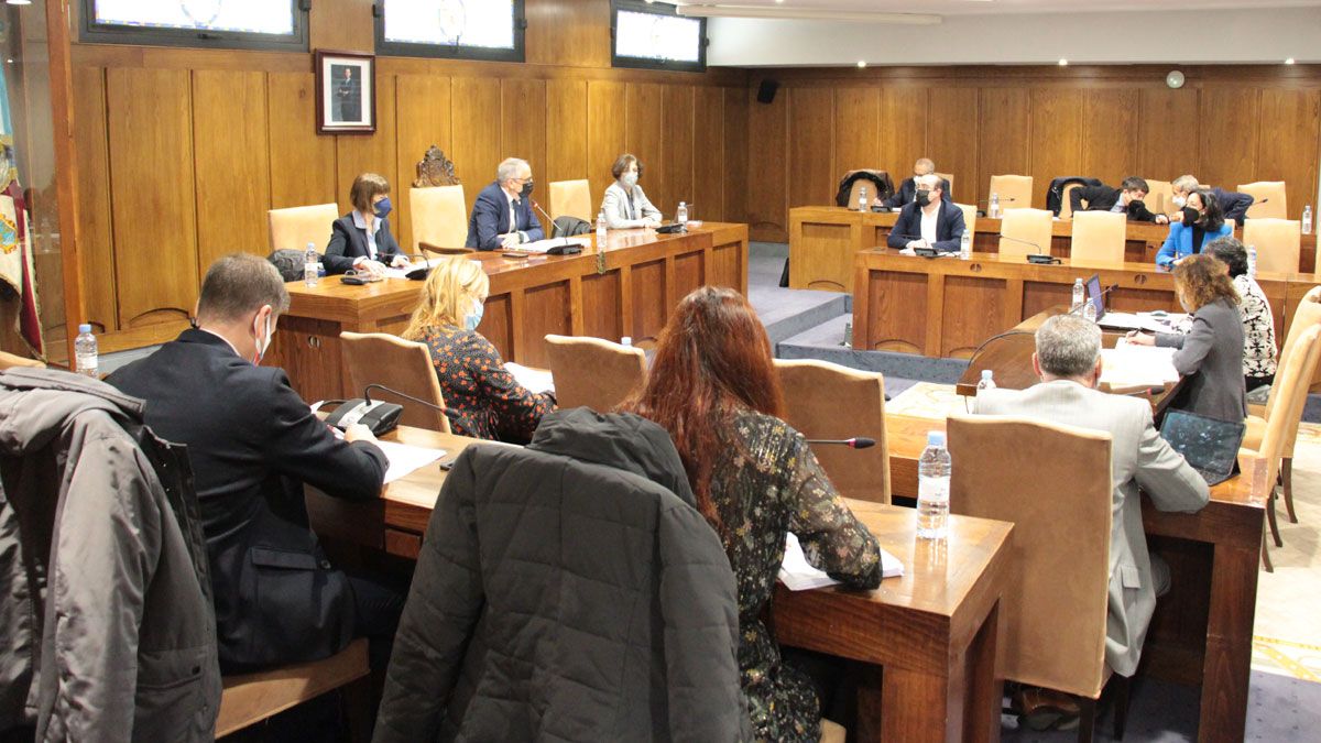 Imagen del pleno extraordinario en Ponferrada.