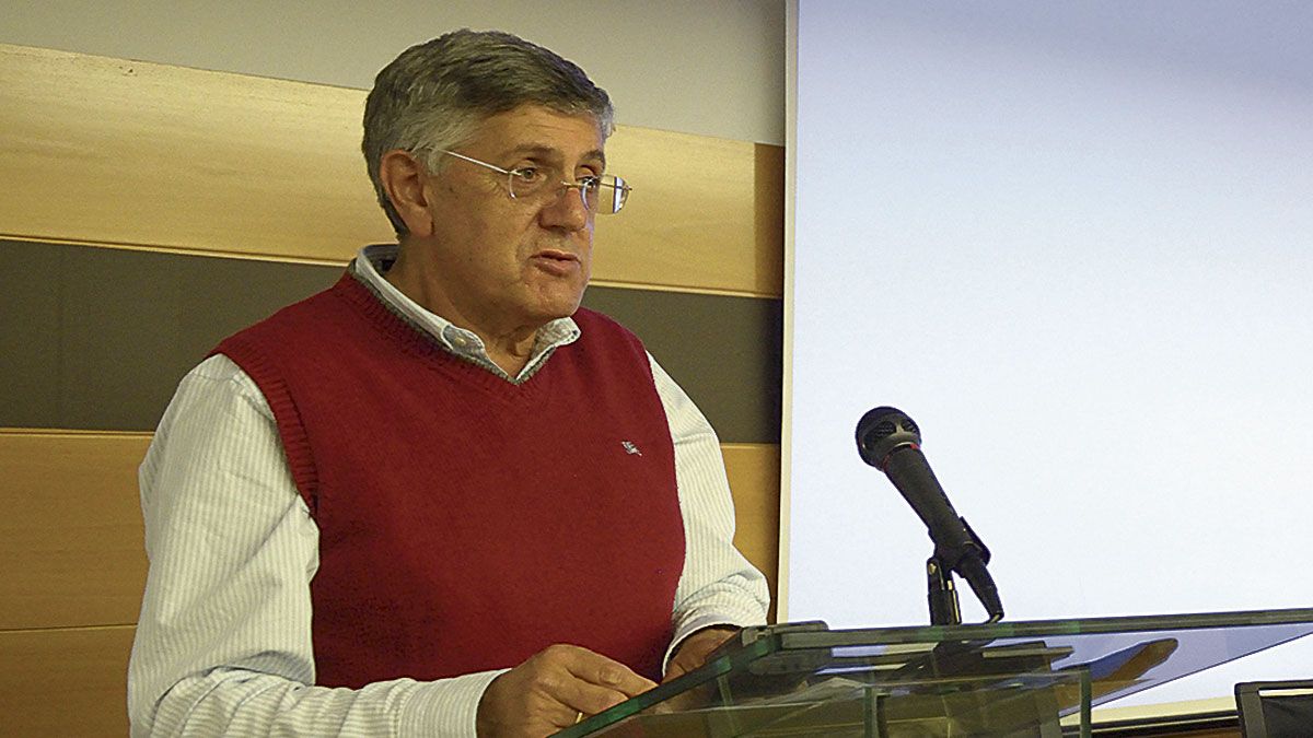 Cayetano Franco, presidente del Abanca Ademar, durante una Asamblea. | MAURICIO PEÑA