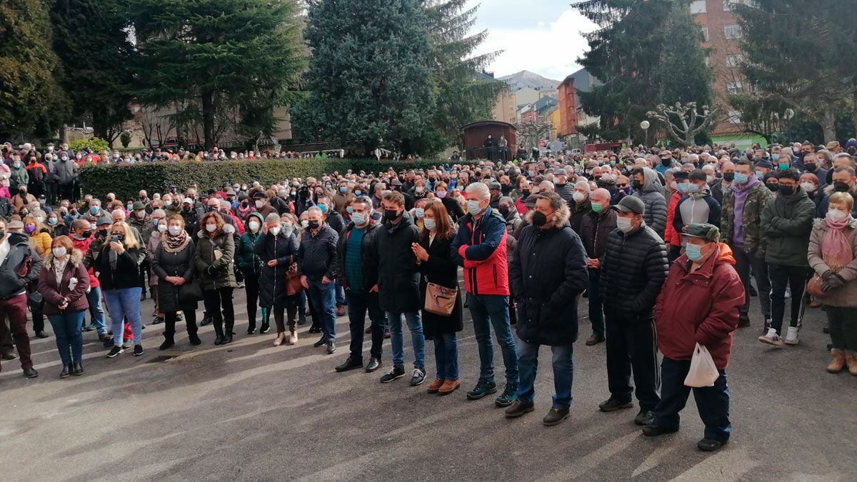 Una de las manifestaciones en Villablino defensa de la sanidad pública, para activar la Marcha Blanca.