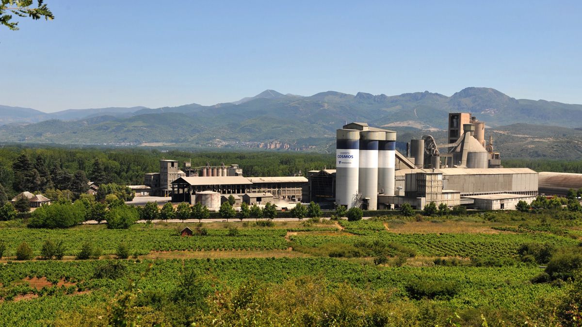 Imagen de la factoría de toral de los Vados. Imagen de la factoría de toral de los Vados.