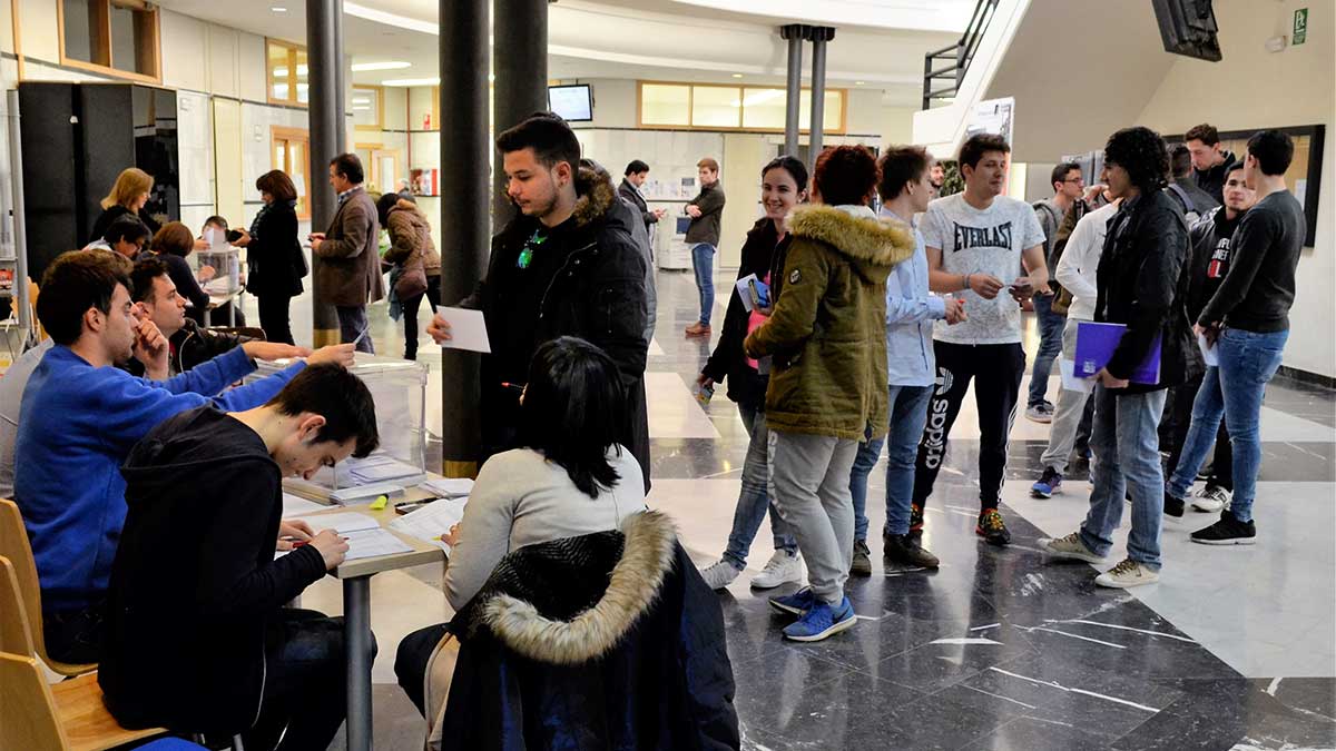 Imagen de archivo de unas elecciones anteriores al claustro de la ULE. | L.N.C. Imagen de archivo de unas elecciones anteriores al claustro de la ULE. | L.N.C.