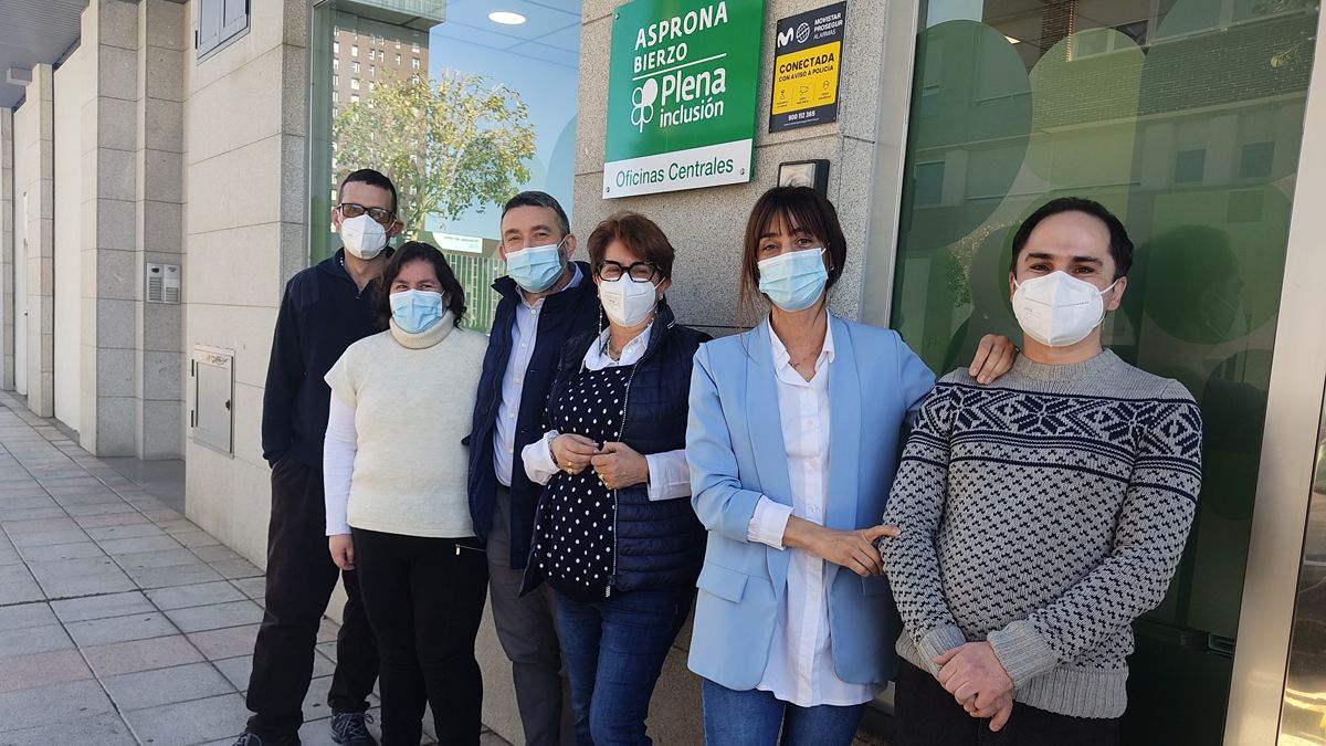 Algunos de los trabajadores de la empresa Centro Berciano de Naturaleza. | D.M.