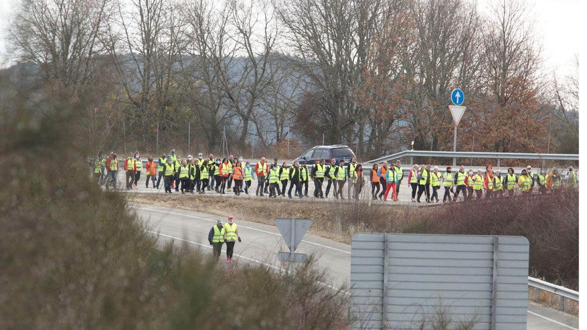 Cuarta etapa de la marcha a pie entre Villablino y Ponferrada en defensa de la sanidad pública de Laciana y del Bierzo.| ICAL