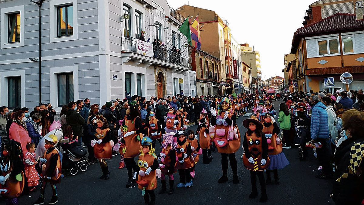 La Robla recuperó este domingo su tradicional concurso-desfile. | L.N.C.