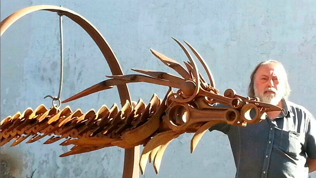 Juan Carlos Uriarte (escultura del dragón).