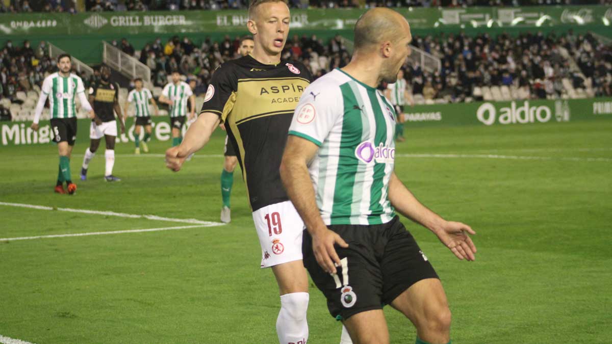 La Cultural cayó goleada en El Sardinero. | ISAAC LLAMAZARES