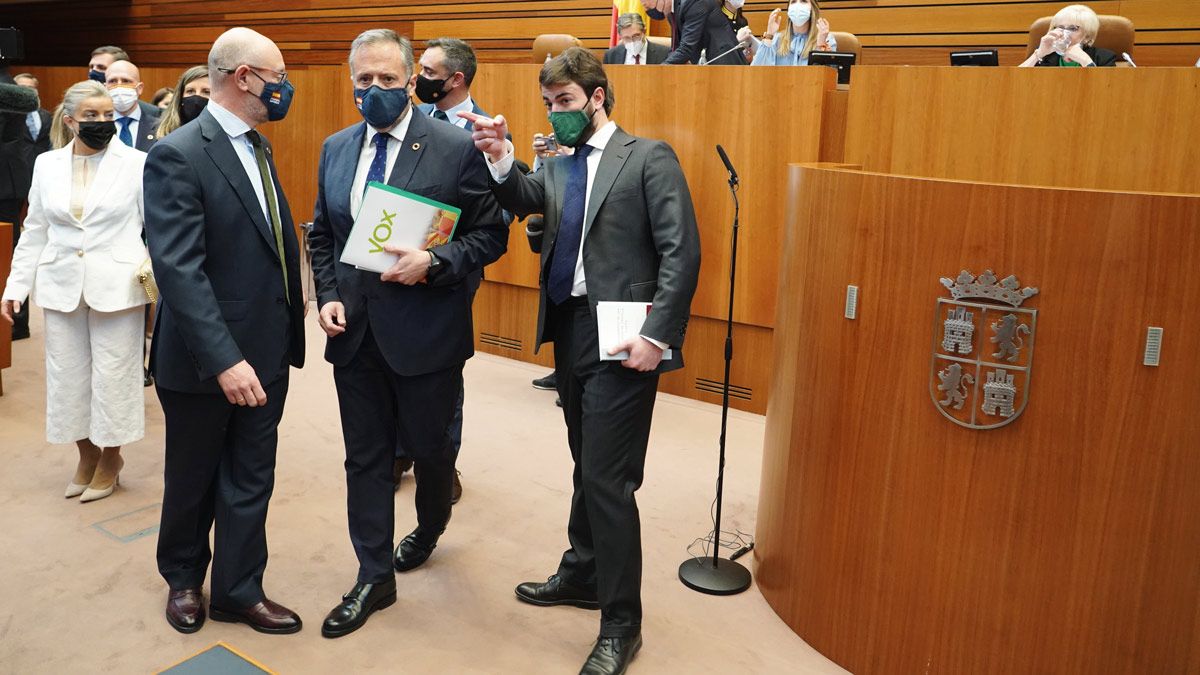 Juan García Gallardo a su llegada a las Cortes de Castilla y León. | MIRIAM CHACÓN / ICAL Juan García Gallardo a su llegada a las Cortes de Castilla y León. | MIRIAM CHACÓN / ICAL