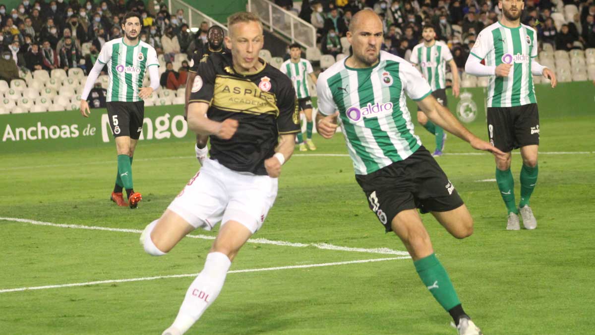 La Cultural cayó goleada en El Sardinero. | ISAAC LLAMAZARES