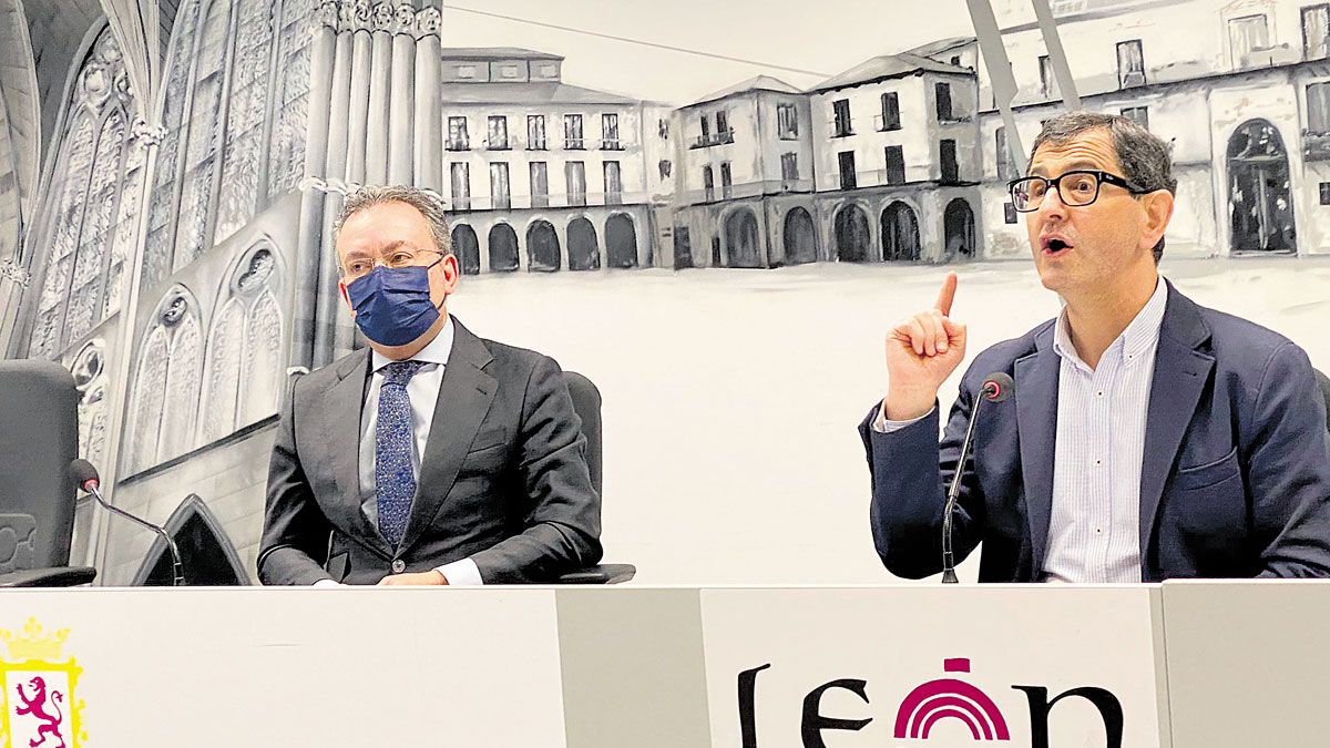 Fernando Salguero y José Manuel Frade, durante su comparecencia. | L.N.C.