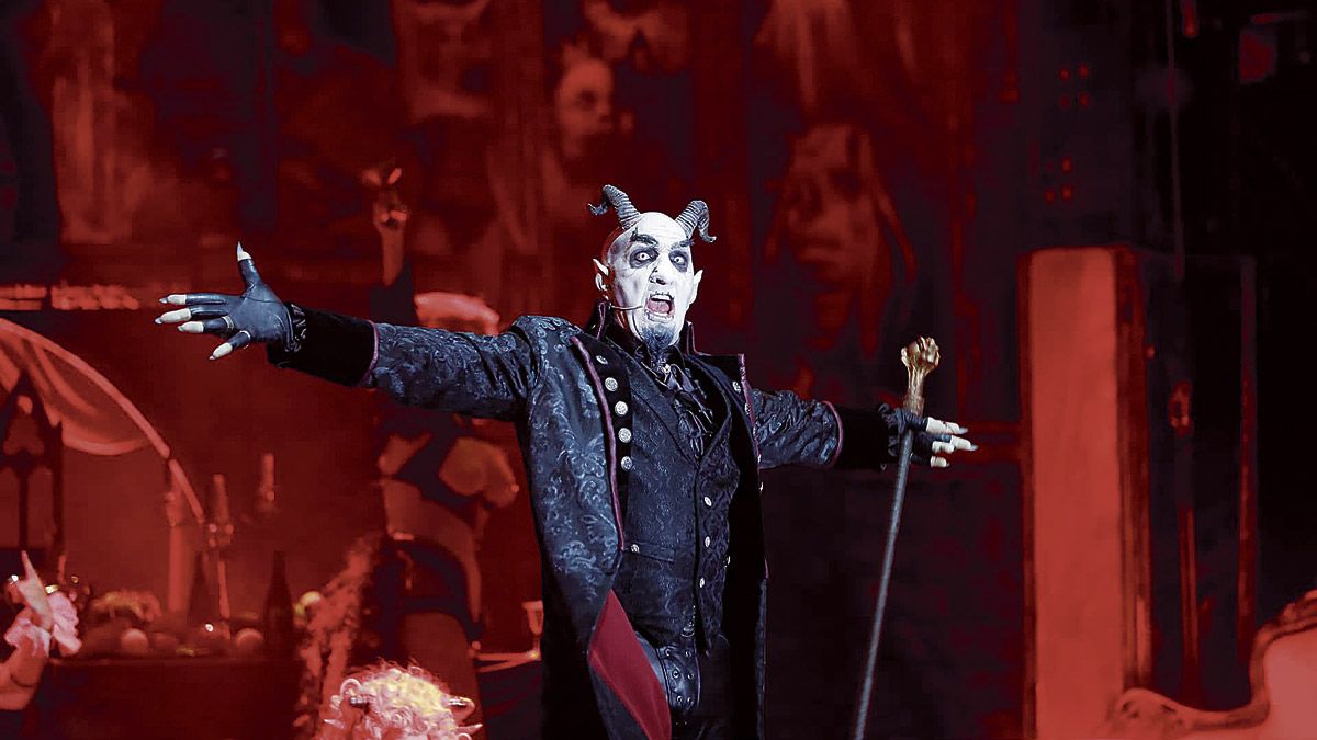 Suso López en su caracterización de Lucifer para el montaje ‘Bacanal’ del Circo de los Horrores.