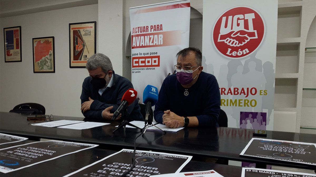 Los secretarios provinciales de CCOO, Xosepe Vega (izquierda), y de UGT, Enrique Reguero. | L.N.C.