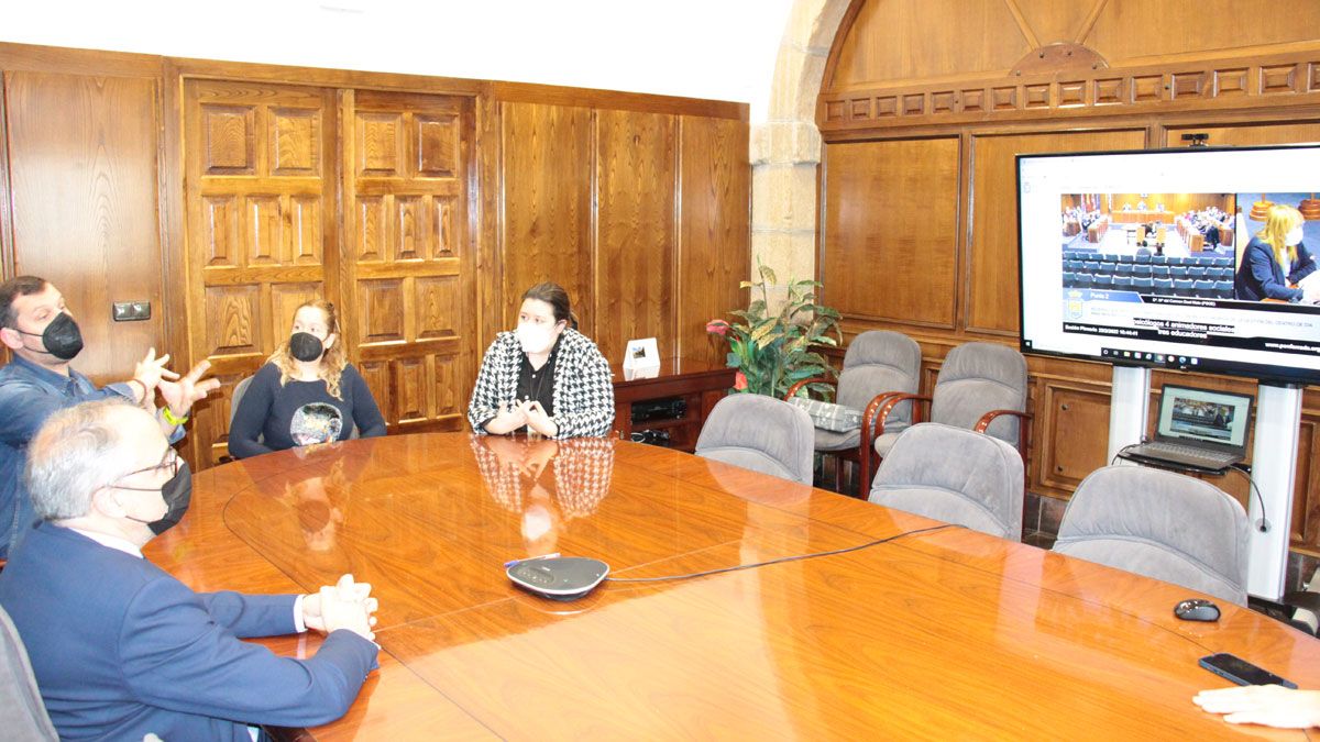 Reunión de ASORBIER con el regidor en el Ayuntamiento de Ponferrada.