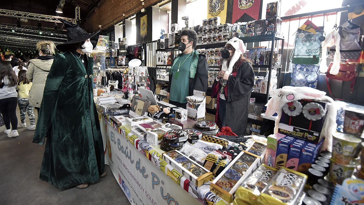 Espacio Vías acoge este fin de semana el Potter’s Freak, que recrea el mundo de Harry Potter con multitud de actividades. | SAÚL ARÉN Espacio Vías acoge este fin de semana el Potter’s Freak, que recrea el mundo de Harry Potter con multitud de actividades. | SAÚL ARÉN