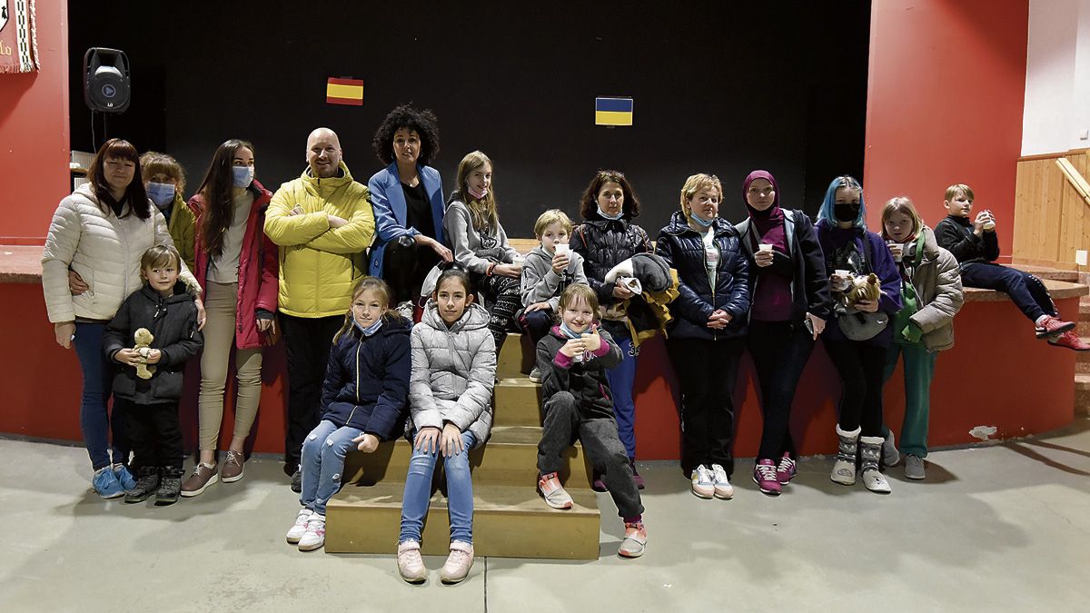 Las familias ucranianas que han llegado estos días a Quintana de Rueda, Gradefes y Sahechores fueron este domingo las protagonistas de la tarde de convivencia. | SAÚL ARÉN