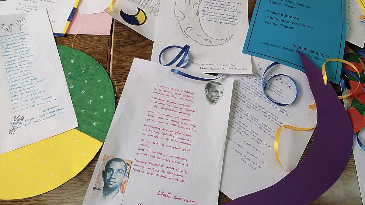 El IES Giner de los Ríos celebró el Día de la Poesía con ‘Las lunas de Miguel Hernández’. El IES Giner de los Ríos celebró el Día de la Poesía con ‘Las lunas de Miguel Hernández’.