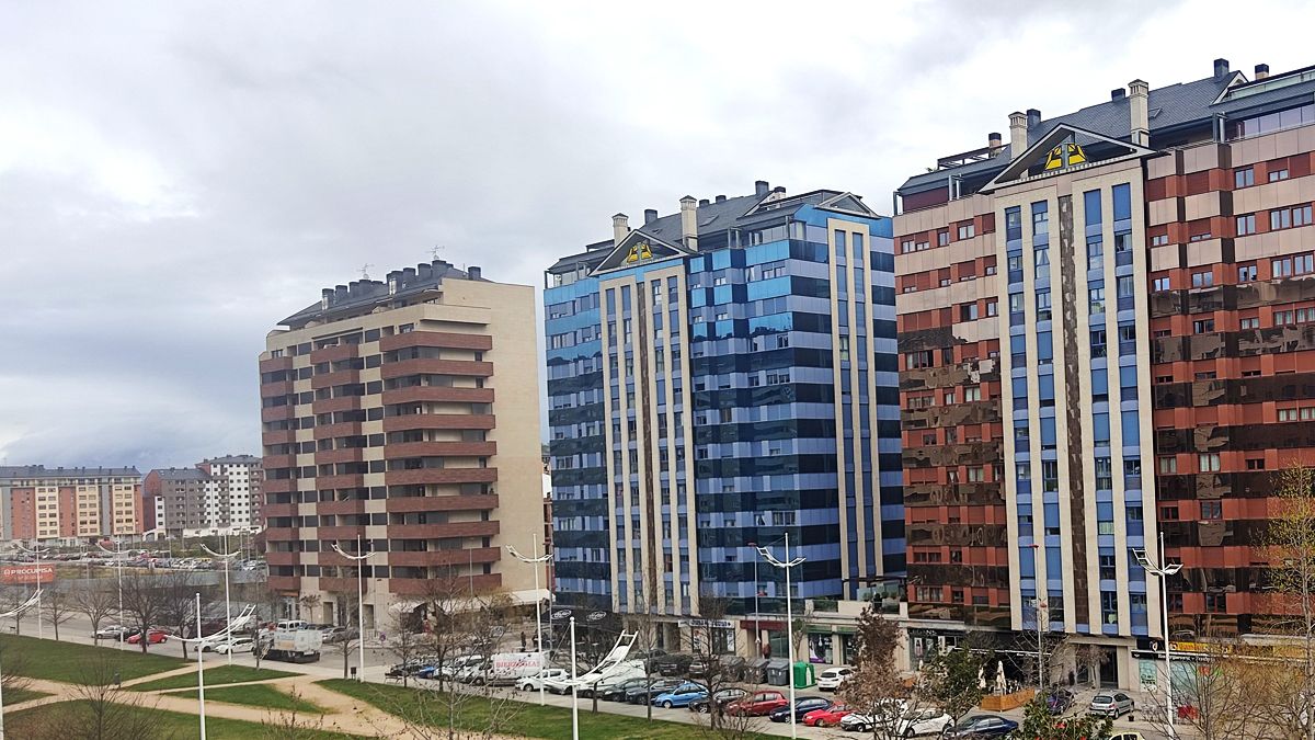 Bloques de viviendas del barrio de La Rosaleda de Ponferrada. | D.M.