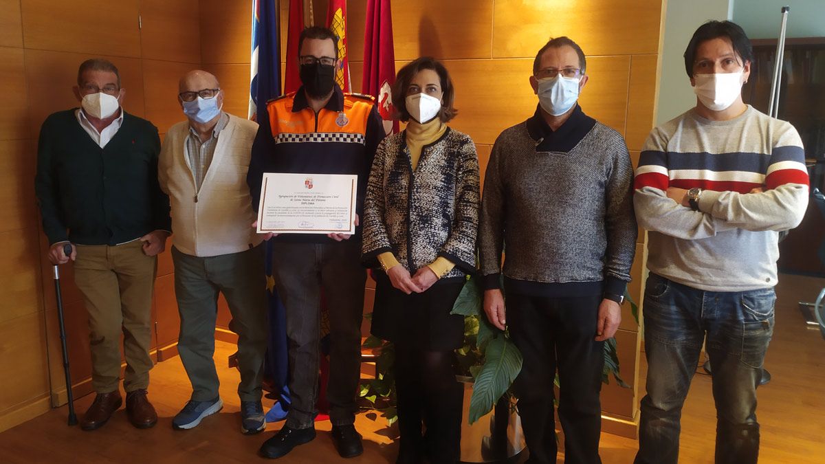 Entrega del reconocimiento a Protección Civil por su labor en la pandemia. | L.N.C. Entrega del reconocimiento a Protección Civil por su labor en la pandemia. | L.N.C.