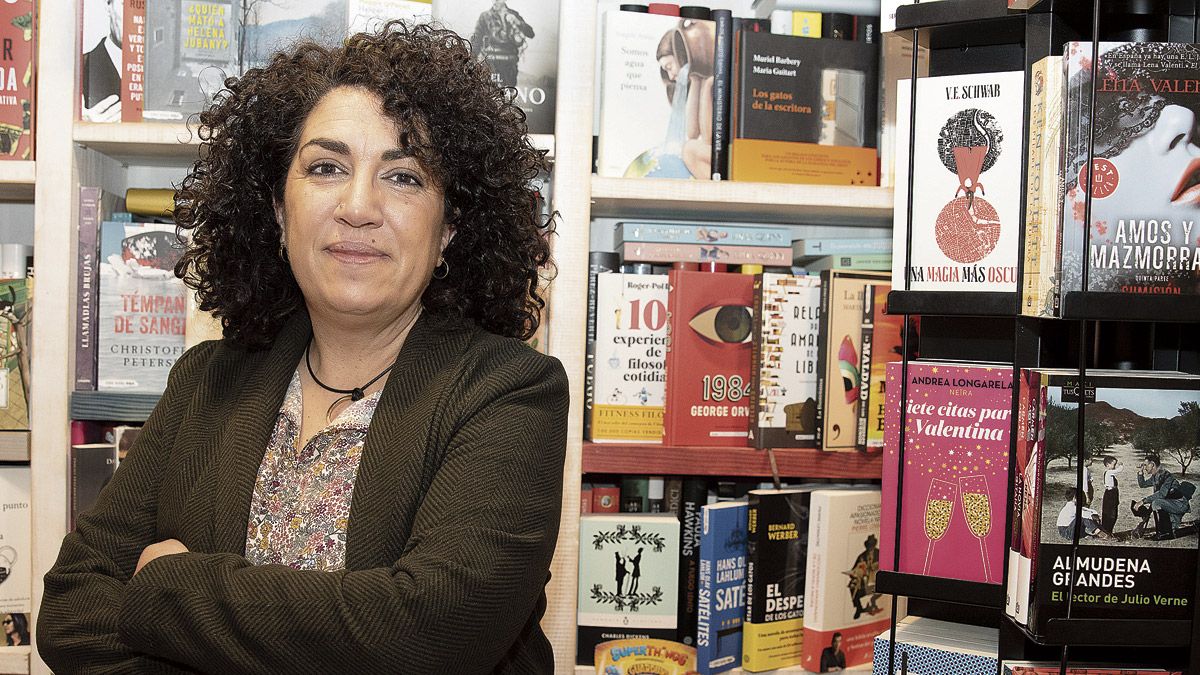 Sandra Llamas, responsable de la librería Cosmos, asume la presidencia de la Asociación de Libreros de León.