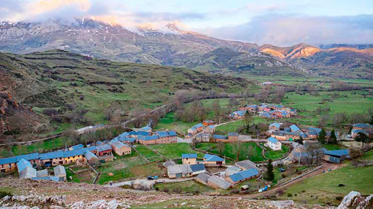 La plataforma busca construir nuevas oportunidades en lugares como Babia. | VICENTE GARCÍA