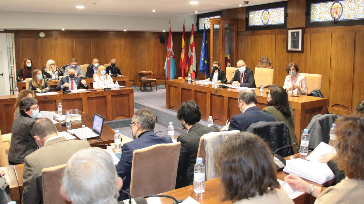 Imagen de la celebración del pleno municipal este viernes.| L.N.C.