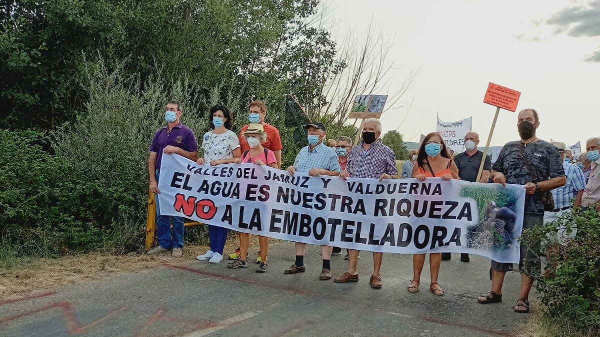 Protesta contra el proyecto de la planta embotelladora. | L.N.C.