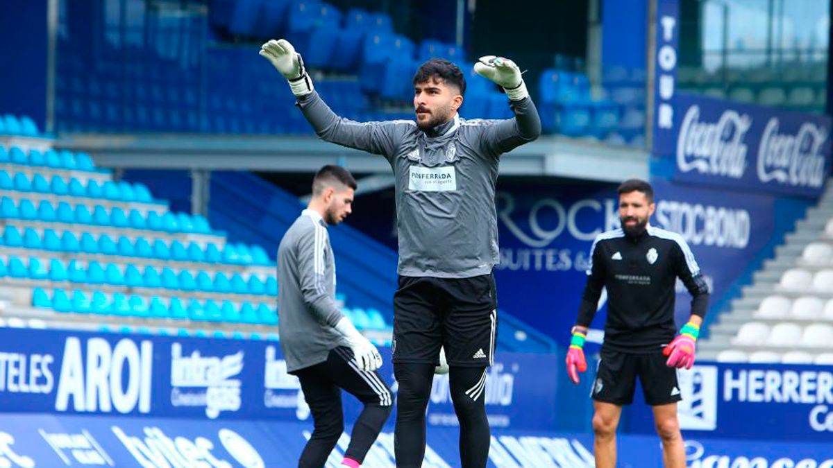 Amir, durante un calentamiento en El Toralín. | LA LIGA