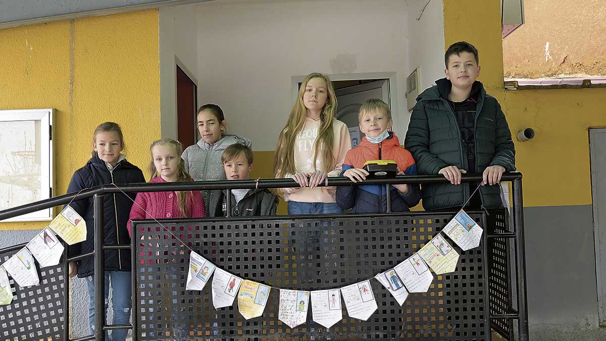 Los niños y niñas llegados desde Ucrania a Almanza. | MAURICIO PEÑA