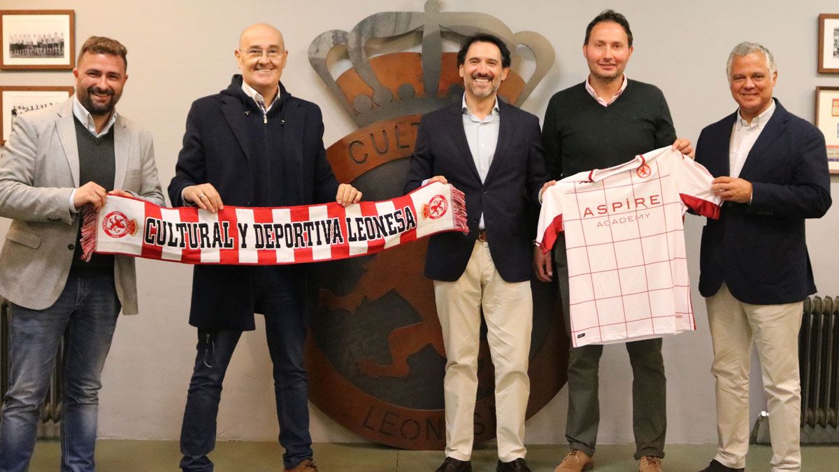 Un instante de la presentación del acuerdo con Vitaldent. | L.N.C.