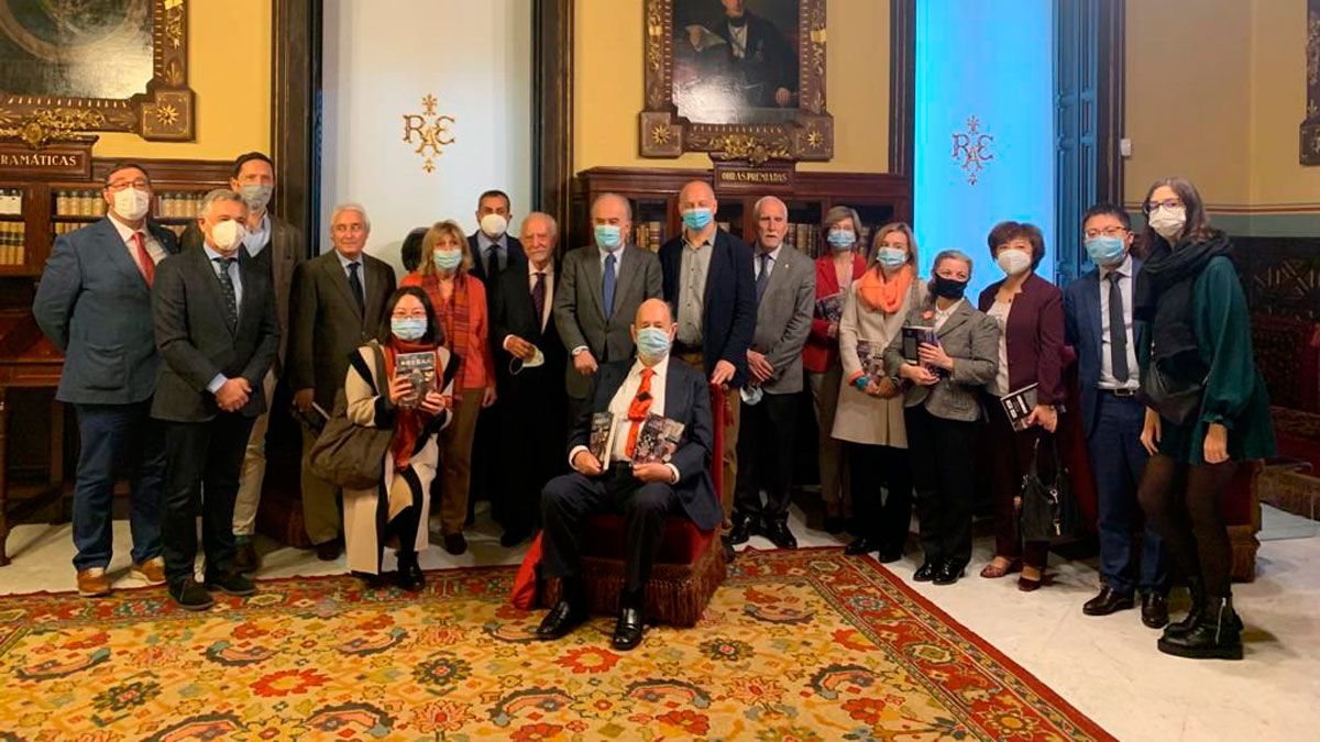 Componentes de la Fundación en foto de familia.