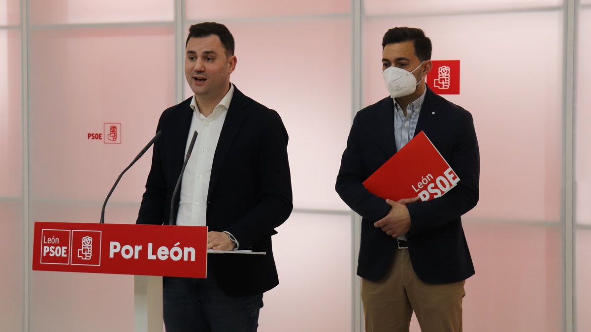 Javier Alfonso Cendón y Diego Moreno durante la rueda de prensa que ofrecieron este lunes. | L.N.C.